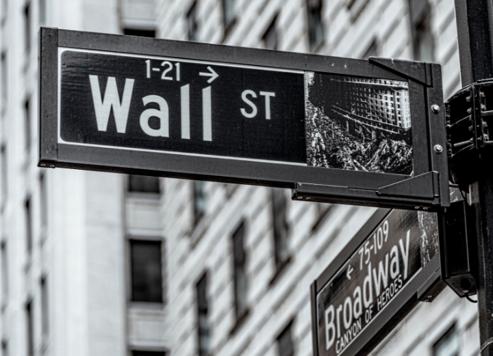 has wall street left woman behind